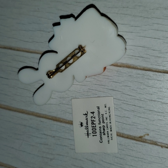 1975 Hallmark Bunny Brooch NWT - Picture 2 of 2